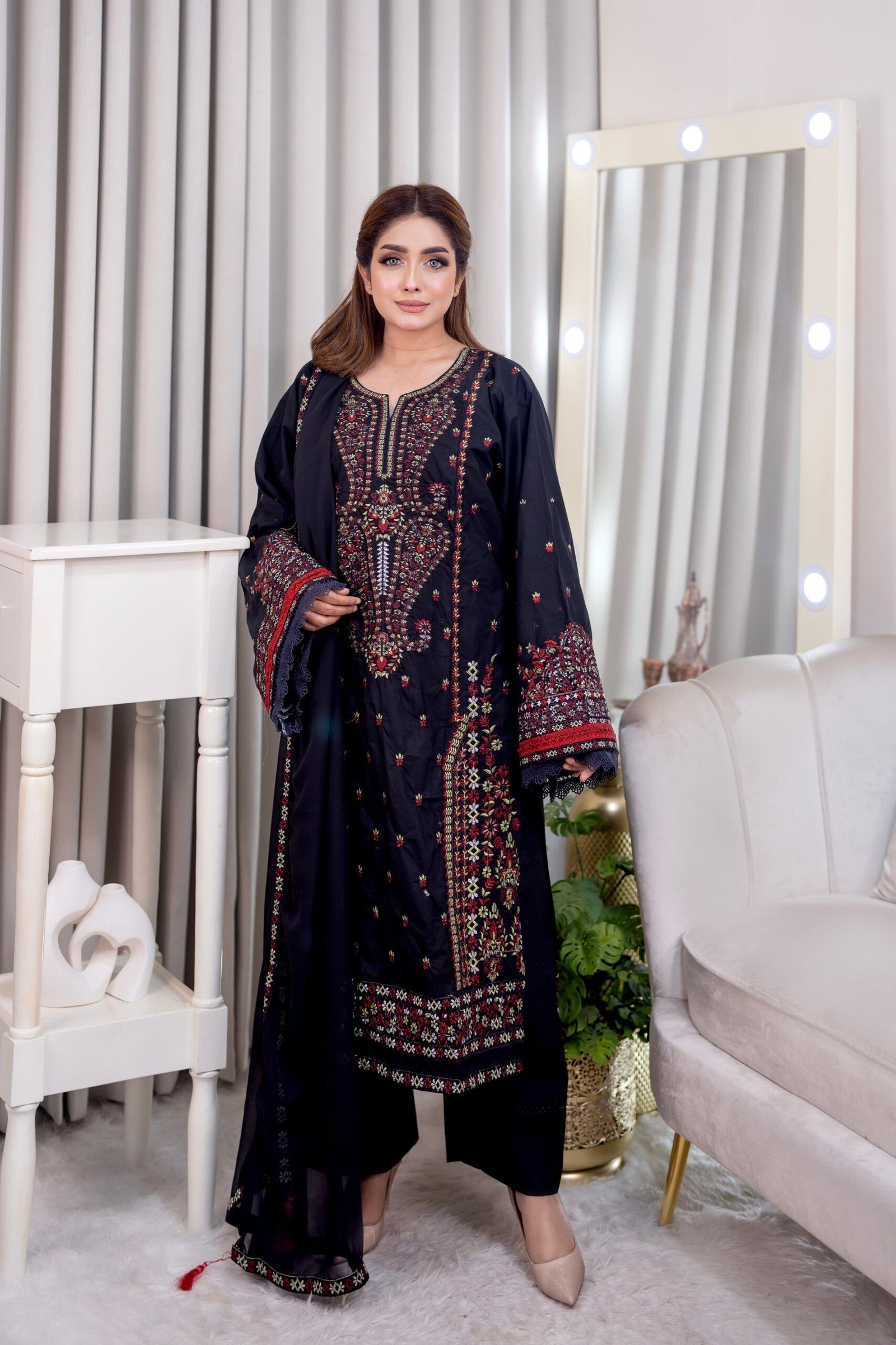 IMG_3460 Black Gorgeous Whisper D13 - Image 1